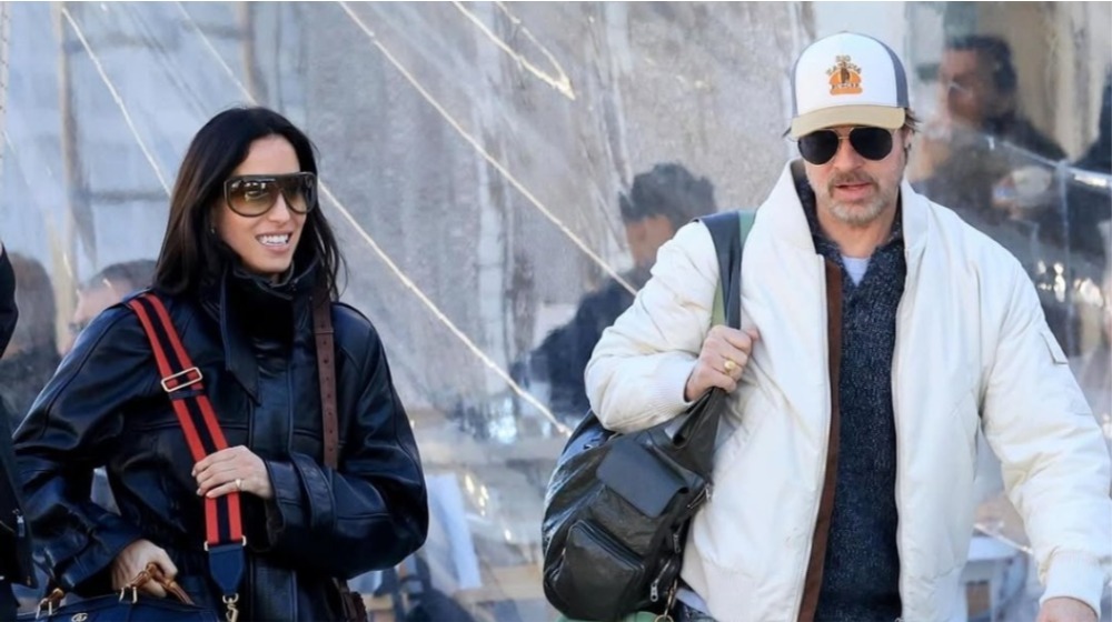 Brad Pitt: Με τη σύντροφό του στην Ύδρα - Τους απαθανάτισαν οι paparazzi [εικόνες]